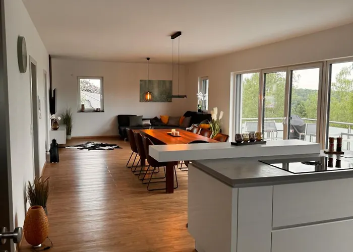 Traumhafter Ausblick, Modern Mit Komfort Und Stil