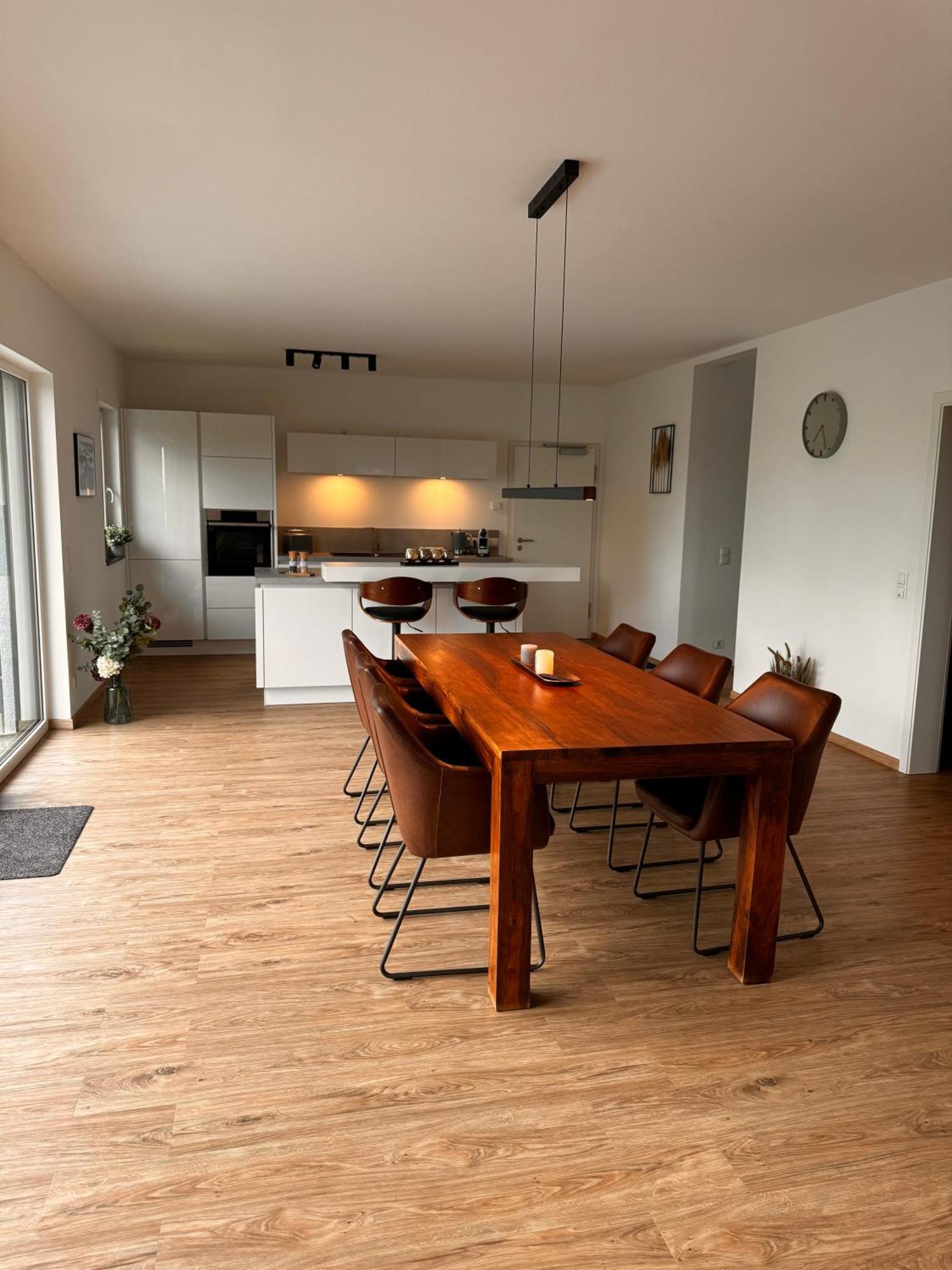 Traumhafter Ausblick, Modern Mit Komfort Und Stil Hardert