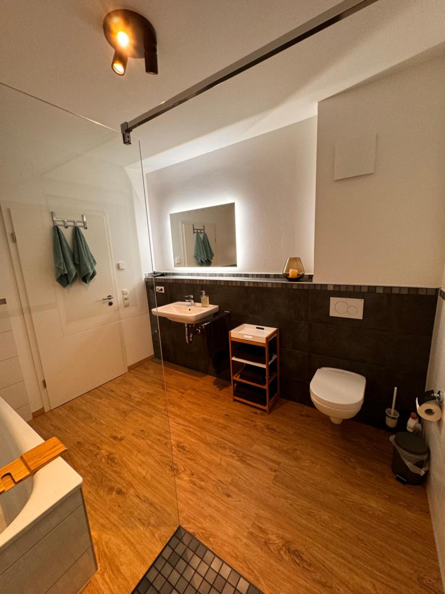 Traumhafter Ausblick, Modern Mit Komfort Und Stil